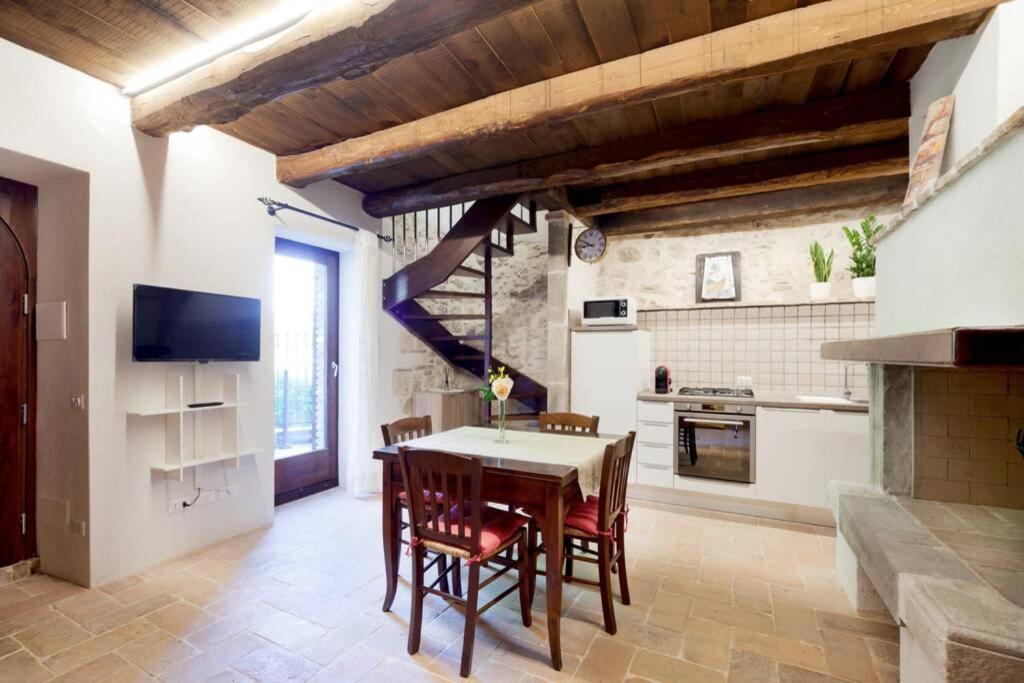 Authentic Villa Surrounded By Nature Terni Eksteriør billede